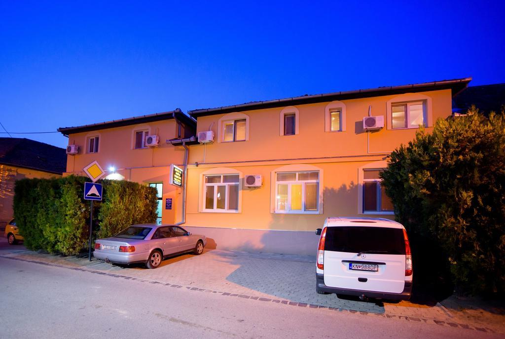 Guest House Mali Homtel Subotica Zewnętrze zdjęcie